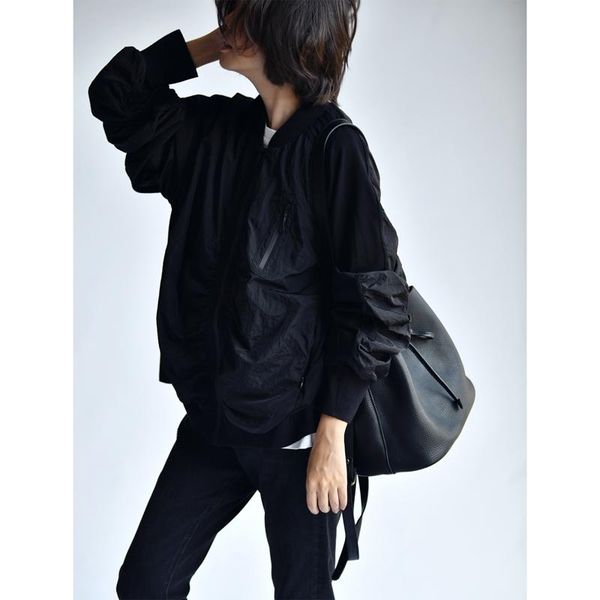 micoco w3323b leisure art design splicing three-dimensional pleated shape zipper short coat, Black;brown
micoco w3323b leisure art design splicing three-dimensional pleated shape zipper short coat, Black;brown