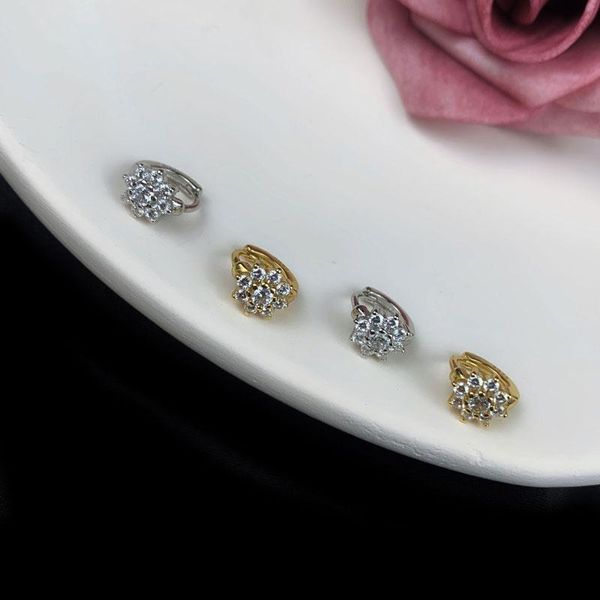 s925 silver full flower zircon ear buckle super-fairy small and elegant earrings female personality network red tide, Golden;silver
s925 silver full flower zircon ear buckle super-fairy small and elegant earrings female personality network red tide, Golden;silver