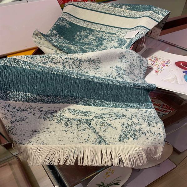 2020 new fashionable winter women's cashmere pashmina lifting ladies hao scarf thick soft tissue vfwm, Blue;gray
2020 new fashionable winter women's cashmere pashmina lifting ladies hao scarf thick soft tissue vfwm, Blue;gray