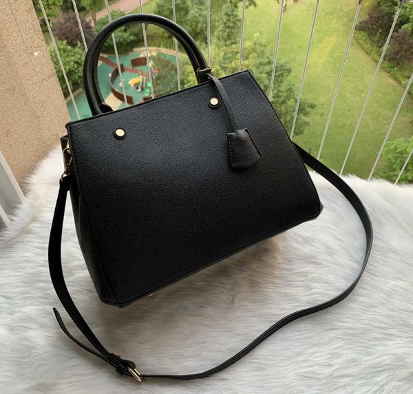 new genuine pu leather 41056 cowhide shoulder messengerbag classic square handbag women's fashion bag
new genuine pu leather 41056 cowhide shoulder messengerbag classic square handbag women's fashion bag