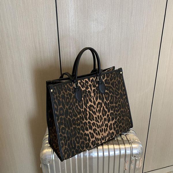 south korea east gate super fire large capacity small fragrance leopard print one shoulder small square bag women's net red hand
south korea east gate super fire large capacity small fragrance leopard print one shoulder small square bag women's net red hand