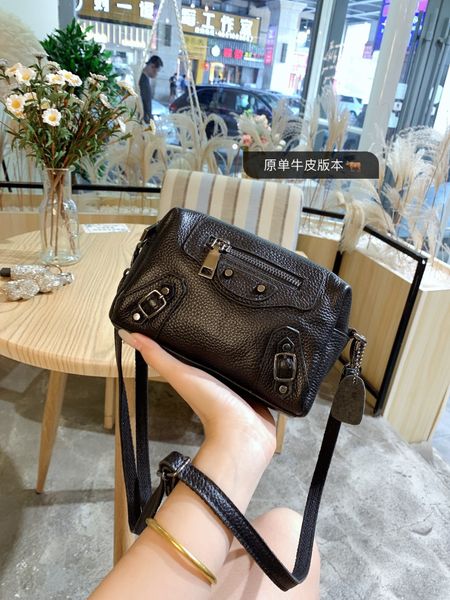 super envelope bags high-end cowhide material star of the same style fashion trend size 1-13 luxurys designers crossbody
super envelope bags high-end cowhide material star of the same style fashion trend size 1-13 luxurys designers crossbody