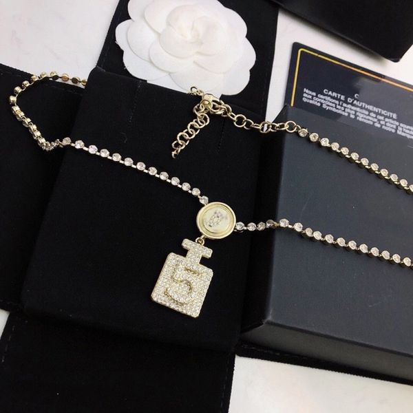 high quatity channel perfume bottle ladies necklace designer brass inlaid diamond pendant shiny zircon pendant necklace and original box, Silver
high quatity channel perfume bottle ladies necklace designer brass inlaid diamond pendant shiny zircon pendant necklace and original box, Silver