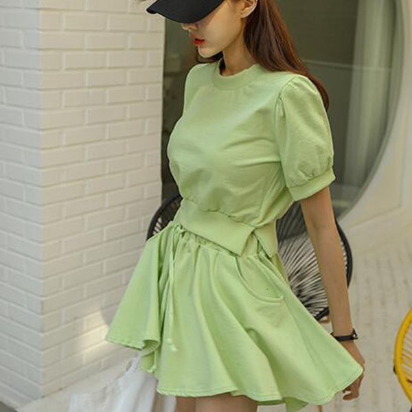 2021 new summer korean cotton material around the neck leisure women's suit sports red shirt + skirt pants combined with two pieces 4v1, Gray
2021 new summer korean cotton material around the neck leisure women's suit sports red shirt + skirt pants combined with two pieces 4v1, Gray