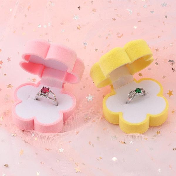 1 шт прекрасный цветок jewelry box velvet обручальное кольцо box ожерелье показать box подарков дело контейнер для ювелирных изделий упаковк
1 шт прекрасный цветок jewelry box velvet обручальное кольцо box ожерелье показать box подарков дело контейнер для ювелирных изделий упаковк