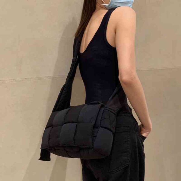 fashion nylon woven crossbody bags designer padded women shoulder luxury down cotton messenger pillow flap 2021 winter
fashion nylon woven crossbody bags designer padded women shoulder luxury down cotton messenger pillow flap 2021 winter
