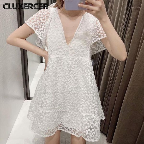 2020 women summer v-neck playsuit elegant floarl embroidery female short sleeve loose party jumpsuits rompers1, Black;white
2020 women summer v-neck playsuit elegant floarl embroidery female short sleeve loose party jumpsuits rompers1, Black;white