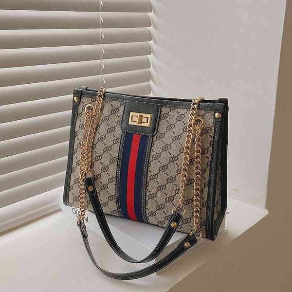 2022 factory wholesale new model capacity chain shoulder style versatile portable messenger bags
2022 factory wholesale new model capacity chain shoulder style versatile portable messenger bags