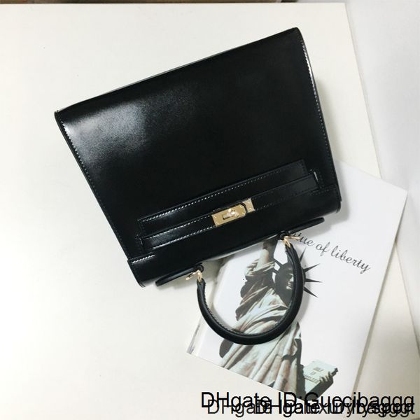 2020 wild2019 genuine box kylie package diagonal handbag joker woman a leather bag brand new upgrade edition
2020 wild2019 genuine box kylie package diagonal handbag joker woman a leather bag brand new upgrade edition