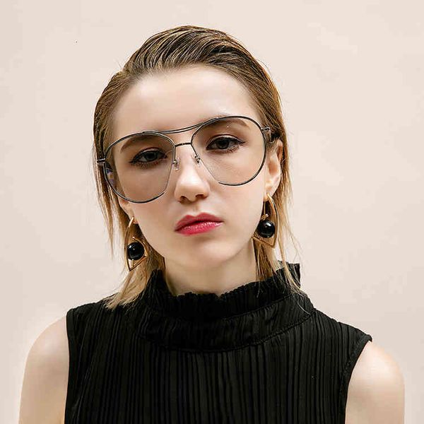 sunglasses titanium alloy fashion men's and women's net red same oval multi-color lenses trend, White;black
sunglasses titanium alloy fashion men's and women's net red same oval multi-color lenses trend, White;black