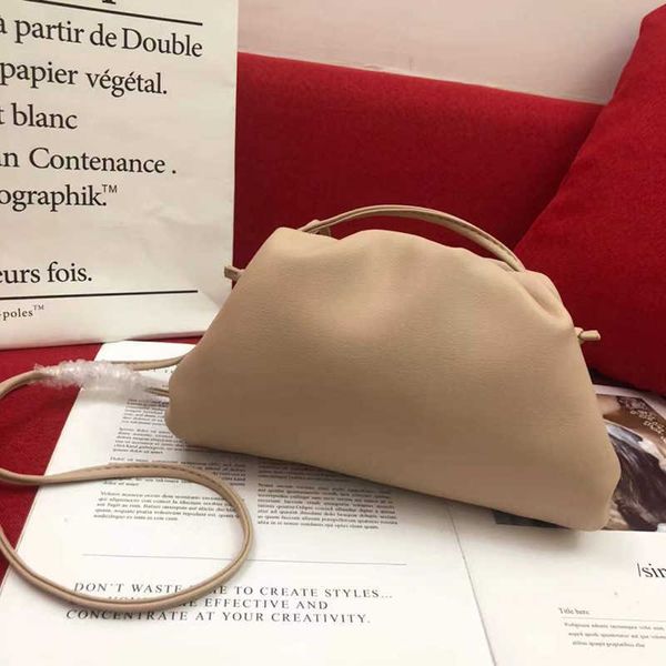20222022 the pouch soft calfskin ladies large clutch bags genuine leather famous desinger brand hand fashion women cloud bag withhandbag
20222022 the pouch soft calfskin ladies large clutch bags genuine leather famous desinger brand hand fashion women cloud bag withhandbag