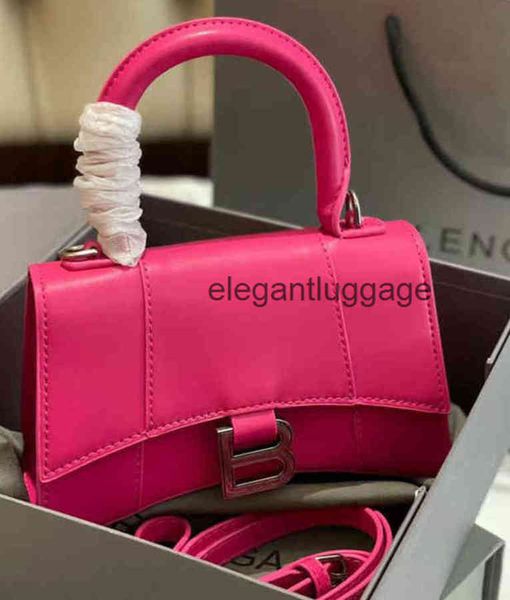luxurys designers bag b-shaped hourglass handbag versatile single shoulder 2022 messenger fashion women's handbag balencaigas's ba
luxurys designers bag b-shaped hourglass handbag versatile single shoulder 2022 messenger fashion women's handbag balencaigas's ba