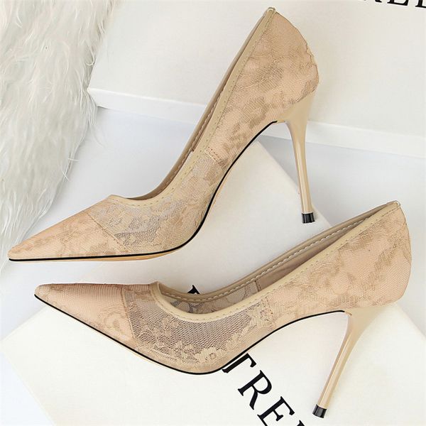 2021 new woman 10cm high heels pointed to rentals stiletto pumps valentine platform hollow mesh out wedding dress red luxury shoes 1vci, Black
2021 new woman 10cm high heels pointed to rentals stiletto pumps valentine platform hollow mesh out wedding dress red luxury shoes 1vci, Black