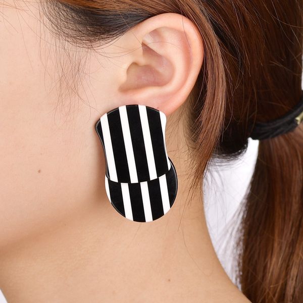 new trendy black and white stripes large acrylic drop earrings for women geometric big acetic acid resin dangle earrings, Golden
new trendy black and white stripes large acrylic drop earrings for women geometric big acetic acid resin dangle earrings, Golden