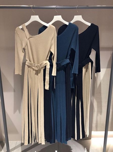 casual dresses 2021 autumn and winter japanese products have a thin slanted shoulder lace asymmetric color matching pleated knitted dress, Black;gray
casual dresses 2021 autumn and winter japanese products have a thin slanted shoulder lace asymmetric color matching pleated knitted dress, Black;gray
