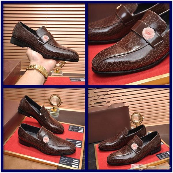 2020 new genuine leather designer men's dress shoes handmade office business wedding blue black luxury lace up formal oxfords mens shoe
2020 new genuine leather designer men's dress shoes handmade office business wedding blue black luxury lace up formal oxfords mens shoe