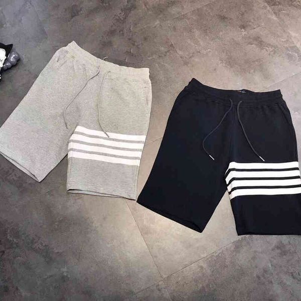 2022 factory wholesale new high version summer couple yarn dyed solid striped shorts loose cotton men's and women's same capri cas, Black
2022 factory wholesale new high version summer couple yarn dyed solid striped shorts loose cotton men's and women's same capri cas, Black
