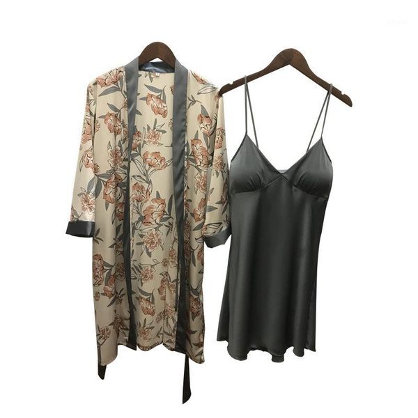 women's sleepwear print homewear kimopno gown ice silk women robe set spaghetti strap with chest pad nightgown plus size cardigan1, Black;red
women's sleepwear print homewear kimopno gown ice silk women robe set spaghetti strap with chest pad nightgown plus size cardigan1, Black;red