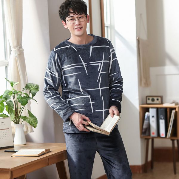 new 2020 winter men pajamas long sleeve male pajama set men thicken flannel pajamas for men sleepwear suit homewear pyjamas lj201113, Black;brown
new 2020 winter men pajamas long sleeve male pajama set men thicken flannel pajamas for men sleepwear suit homewear pyjamas lj201113, Black;brown