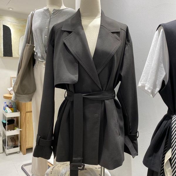 2021 autumn waist hugging strap slim short solid trench coat women loose korean style notched jacket, White;black
2021 autumn waist hugging strap slim short solid trench coat women loose korean style notched jacket, White;black