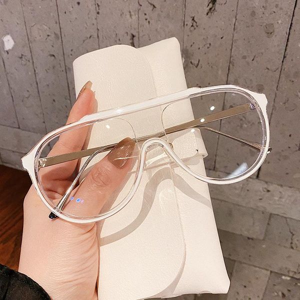 2020 ladies personality flying glasses frame protection goggle woman unique party transparent decorative glasses, Black
2020 ladies personality flying glasses frame protection goggle woman unique party transparent decorative glasses, Black