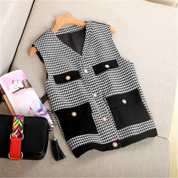 ests for women cotton linen single breasted sleeveless cardigan female 2020 stylish v neck waistcoat plus size s-4xl rm501491, Black;white
ests for women cotton linen single breasted sleeveless cardigan female 2020 stylish v neck waistcoat plus size s-4xl rm501491, Black;white