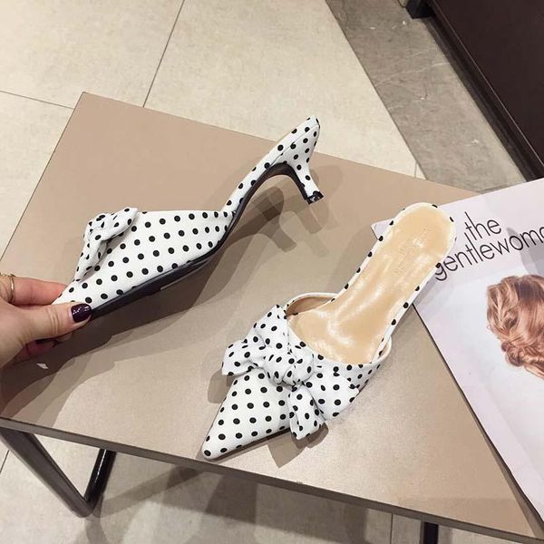 2020 butterfly knot heel slippers women wave point thin heel mules ladies close toe sandals women slides pointed toe mules, Black
2020 butterfly knot heel slippers women wave point thin heel mules ladies close toe sandals women slides pointed toe mules, Black