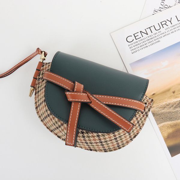 2021 new korean genuine leather women's bow fold saddle one shoulder messenger bag
2021 new korean genuine leather women's bow fold saddle one shoulder messenger bag
