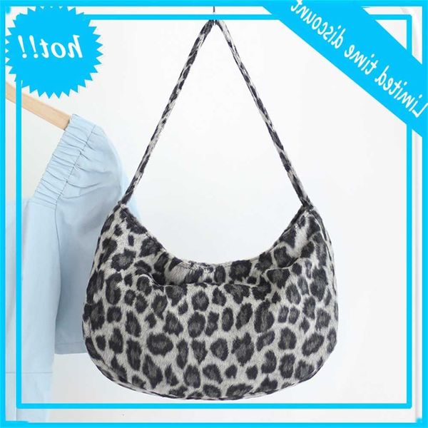 korean fashion leopard print armpit bag autumn and winter foreign style french stick handbag niche design plush one shoulder women's
korean fashion leopard print armpit bag autumn and winter foreign style french stick handbag niche design plush one shoulder women's
