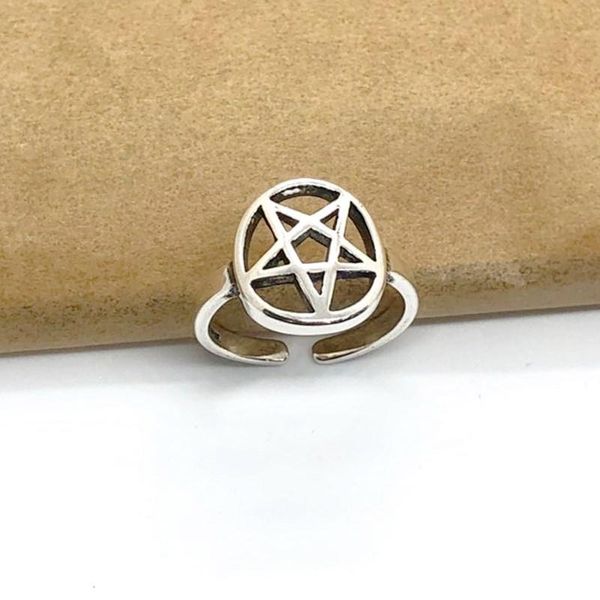 retro vintage hollow out pentagram ring for women girl fashion woven polish geometric open adjustable ring statement jewelry, Golden;silver
retro vintage hollow out pentagram ring for women girl fashion woven polish geometric open adjustable ring statement jewelry, Golden;silver
