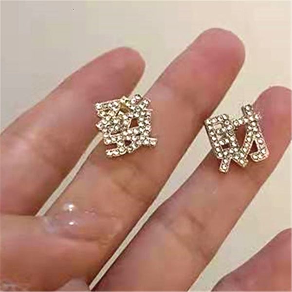 end of year, we got at rich all over the world with diamond and 925 silver needle chinese character earrings
end of year, we got at rich all over the world with diamond and 925 silver needle chinese character earrings
