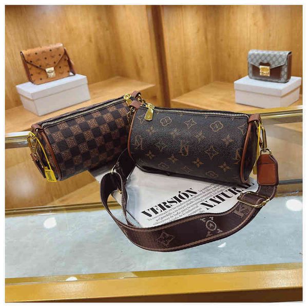 2022 factory wholesale women's large capacity messenger pu soft leather texture mobile phone fashion printed single shoulder bag
2022 factory wholesale women's large capacity messenger pu soft leather texture mobile phone fashion printed single shoulder bag