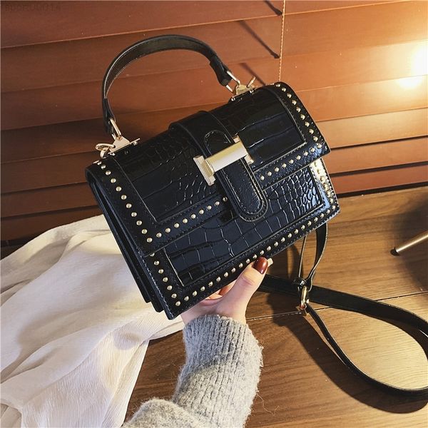 заклепки pu кожаные сумки crossbody для женщин 2020 мода плечо простая сумка женщина и кошельки, Red;black
заклепки pu кожаные сумки crossbody для женщин 2020 мода плечо простая сумка женщина и кошельки, Red;black