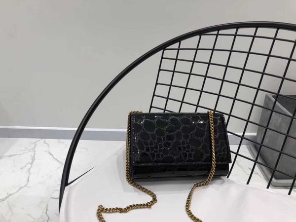 20-5-14 made in real leather clutch purse handbag bag woman bag shoulder bag serial number insid 602716
20-5-14 made in real leather clutch purse handbag bag woman bag shoulder bag serial number insid 602716