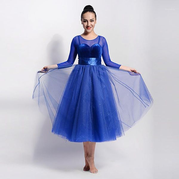 nice quality latin dancing dress for ladies black color female braces professional women square latino dresses b411, Black;red
nice quality latin dancing dress for ladies black color female braces professional women square latino dresses b411, Black;red