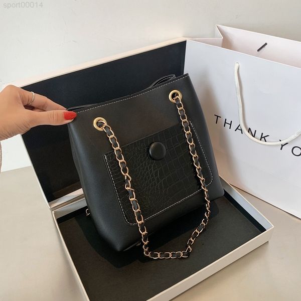 winter pu texture women's 2020 fashionable simple and versatile messenger bucket new fashion shoulder bag, Red;black
winter pu texture women's 2020 fashionable simple and versatile messenger bucket new fashion shoulder bag, Red;black