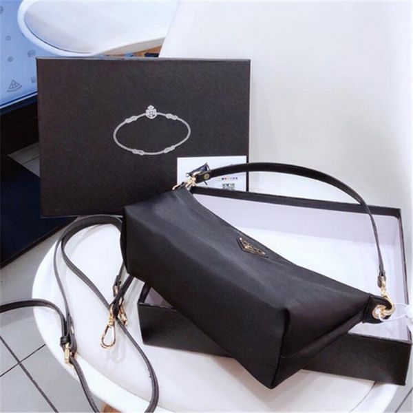 2020 new womens classic purses handbags designer shoulder bag office ladies travel totes cool bag well, Black;red
2020 new womens classic purses handbags designer shoulder bag office ladies travel totes cool bag well, Black;red