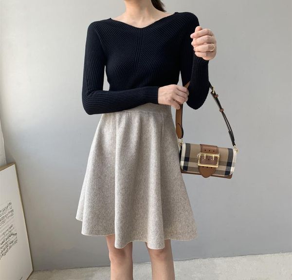 2021 luxury designer early autumn simple women's v leak back women's leaked back needle wholesale, White;black
2021 luxury designer early autumn simple women's v leak back women's leaked back needle wholesale, White;black