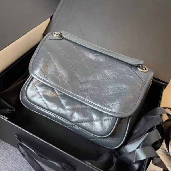 luxury niki crossbody bags handbag pleated quilted cow leather 21&28cm womens magnetic snap button shoulder front flap chain bag purses
luxury niki crossbody bags handbag pleated quilted cow leather 21&28cm womens magnetic snap button shoulder front flap chain bag purses