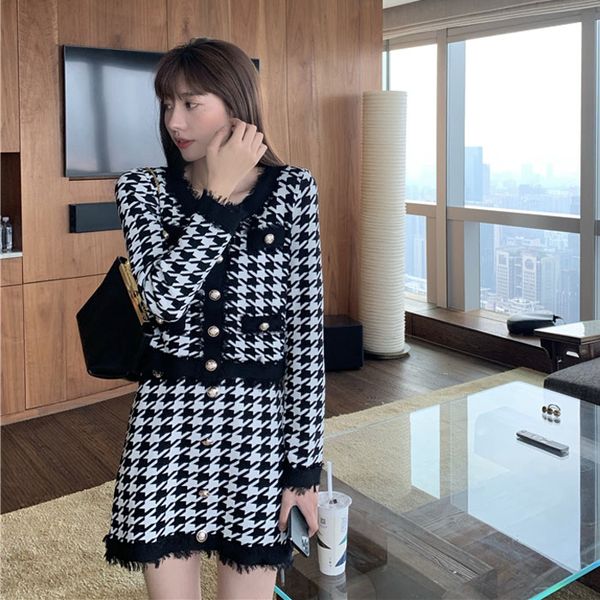 2021 knitting suit women's dresses autumn new fashion houndstooth cardigan skirt lady elegant two-piece dress set knitted skirt set, White
2021 knitting suit women's dresses autumn new fashion houndstooth cardigan skirt lady elegant two-piece dress set knitted skirt set, White
