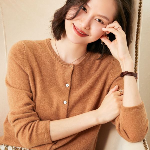 o pescoo das mulheres cardigans 100% puro cabra cashmere malha jumpers 6 cores camisolas de inverno macio e quente feminino manga longa, White;black
o pescoo das mulheres cardigans 100% puro cabra cashmere malha jumpers 6 cores camisolas de inverno macio e quente feminino manga longa, White;black