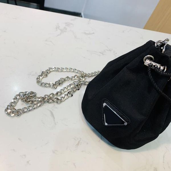 2021 luxury designer p-letter bucket bag women canvas cross body shoulder bags girl fashion simple portable leisure bucket bag ing
2021 luxury designer p-letter bucket bag women canvas cross body shoulder bags girl fashion simple portable leisure bucket bag ing