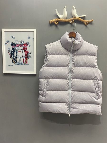 catwalk model, full of printed female down jacket vest, filled down, original hardware customization, original details are perfect, both boc, Black;red
catwalk model, full of printed female down jacket vest, filled down, original hardware customization, original details are perfect, both boc, Black;red
