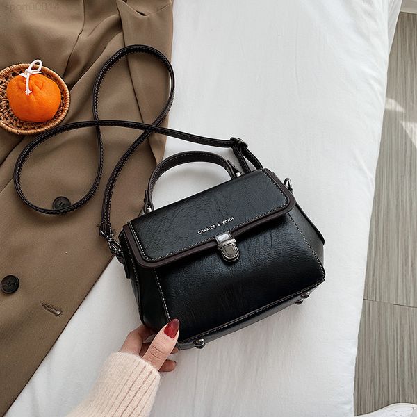 2020 autumn and winter new ladies retro small handbag fashion shoulder casual messenger wallet mobile phone bag, Red;black
2020 autumn and winter new ladies retro small handbag fashion shoulder casual messenger wallet mobile phone bag, Red;black
