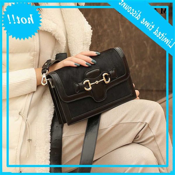 maidudu women's new color contrast horse hair bag in autumn and winter 2020
maidudu women's new color contrast horse hair bag in autumn and winter 2020
