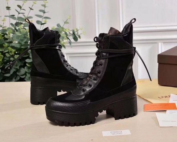 luxury new mid-tube womens boots women's cowhide color matching mesh rubber waterproof new designer high elastic non-slip classic thick, Black
luxury new mid-tube womens boots women's cowhide color matching mesh rubber waterproof new designer high elastic non-slip classic thick, Black