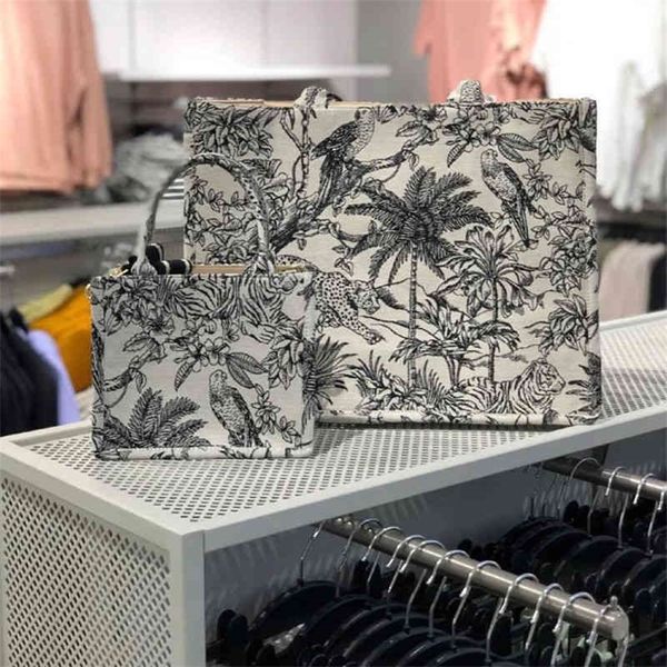 outlet sale 80% off send the messenger belt ur same women's bag fashion shoulder woven canvas embroidery large capacity tote hand-held
outlet sale 80% off send the messenger belt ur same women's bag fashion shoulder woven canvas embroidery large capacity tote hand-held