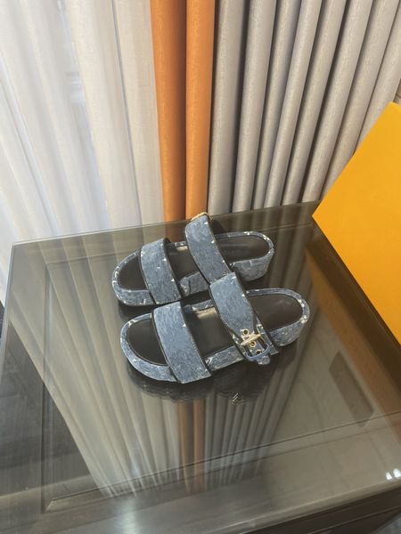 luxury wool slides designer slippers soft warm fur enameled triangle crossover fashion women shoes black white begin with original box shoe
luxury wool slides designer slippers soft warm fur enameled triangle crossover fashion women shoes black white begin with original box shoe