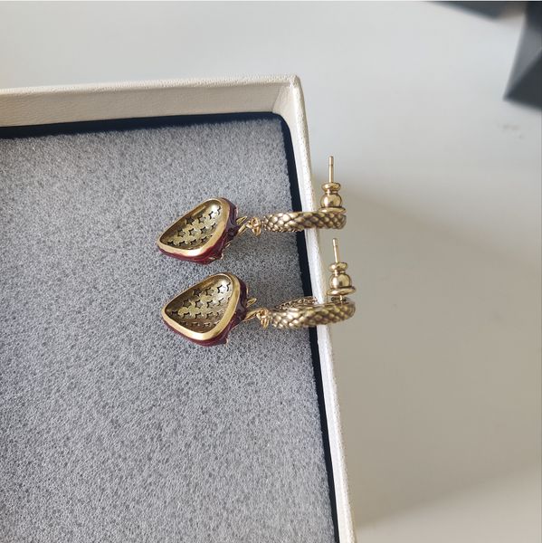 strawberry woman earrings nostalgia in the sweetness classic distressed brass material with s925 sterling silver pin earrings, Golden
strawberry woman earrings nostalgia in the sweetness classic distressed brass material with s925 sterling silver pin earrings, Golden