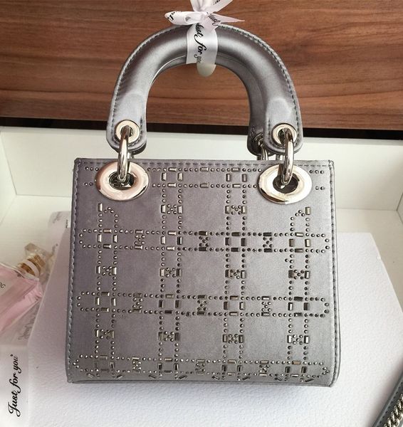diana bag rhinestone silk internet celebrity same style portable shoulder crossbody bag mini bag european and american fashion women
diana bag rhinestone silk internet celebrity same style portable shoulder crossbody bag mini bag european and american fashion women